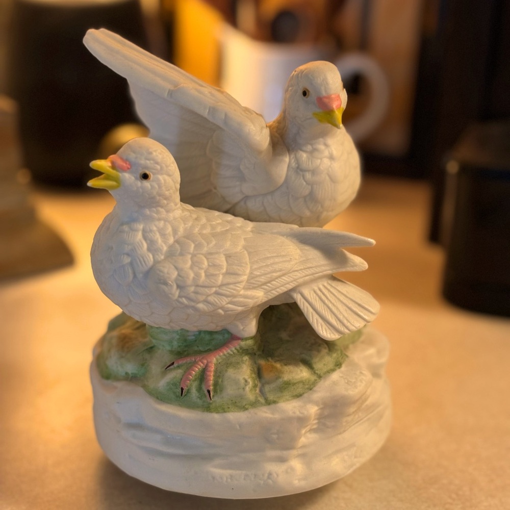 Vintage Porcelain Loving Doves musical statue